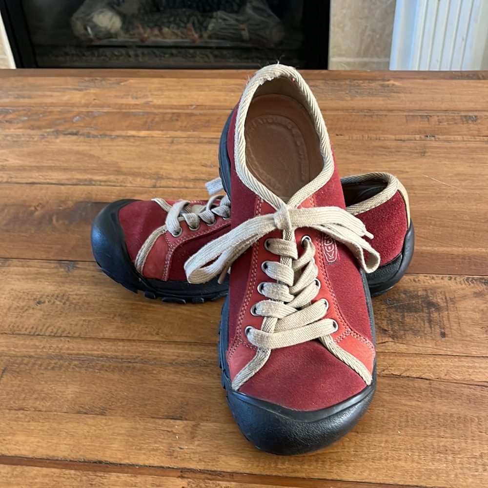 Keen sneakers, size 8